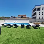 Lucy Apartments With Heated Pool & Free Private Parking