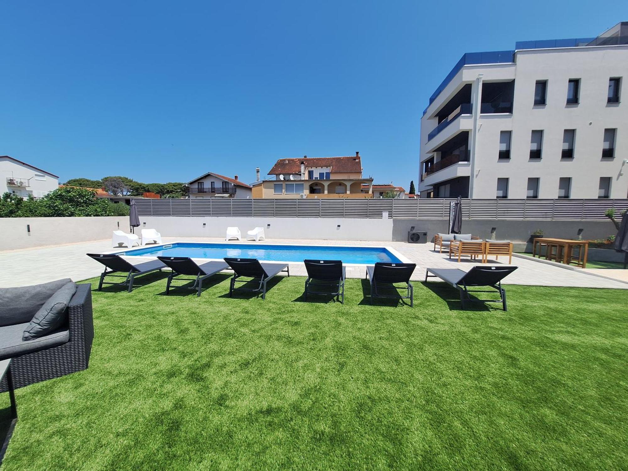 Apartment Lucy With Heated Pool & Free Private Parking