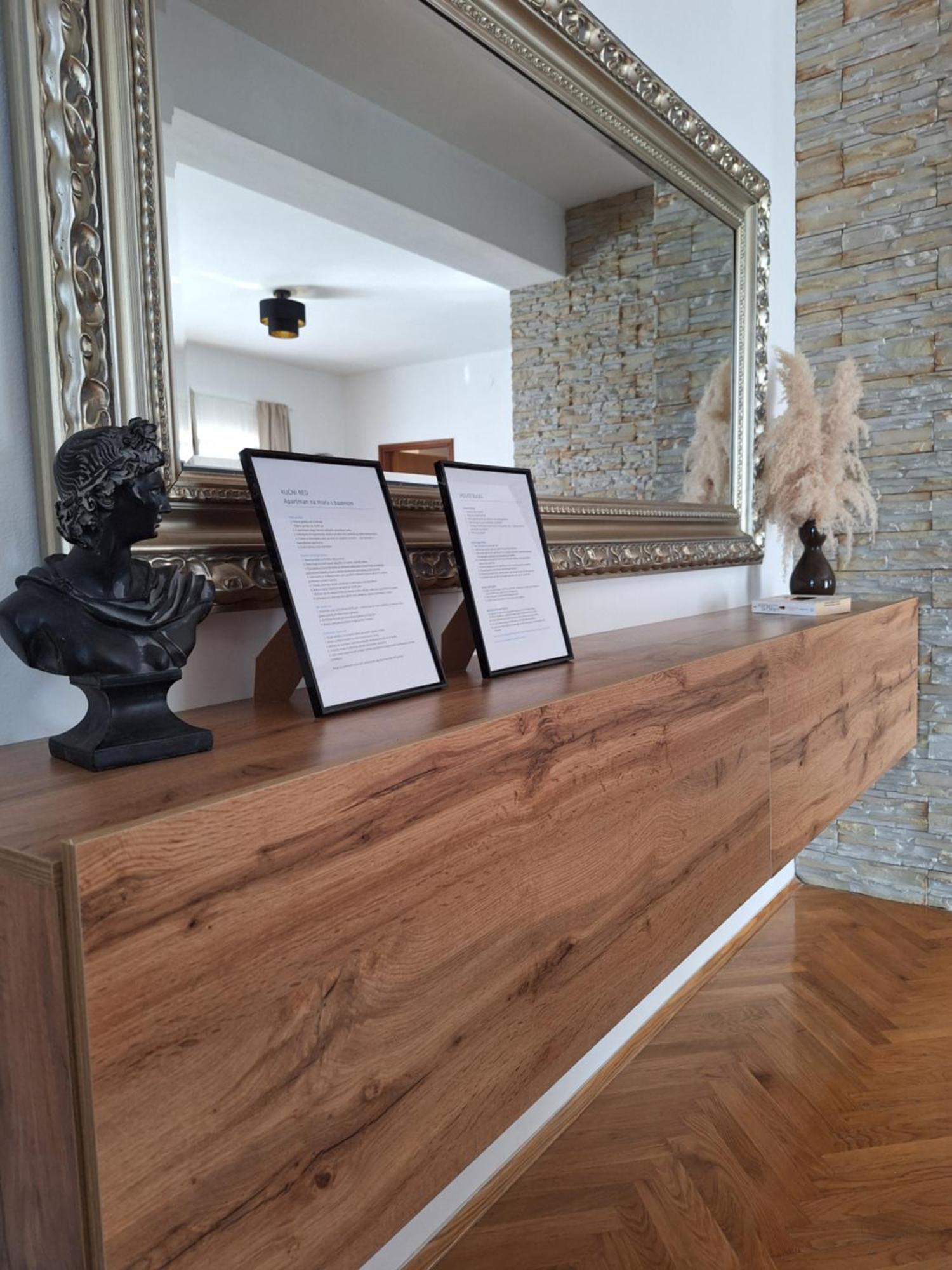 Lucy With Heated Pool & Free Private Parking Apartment *
